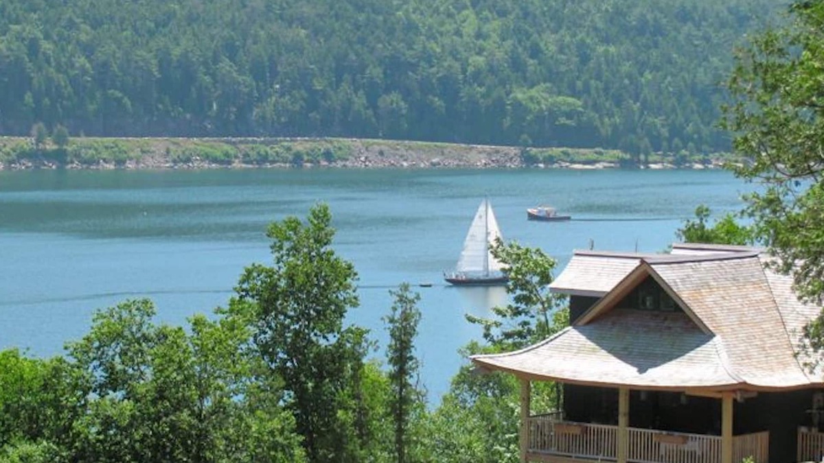 Hall Quarry House | Serene home with spacious deck and views - perfect to relax near Acadia !