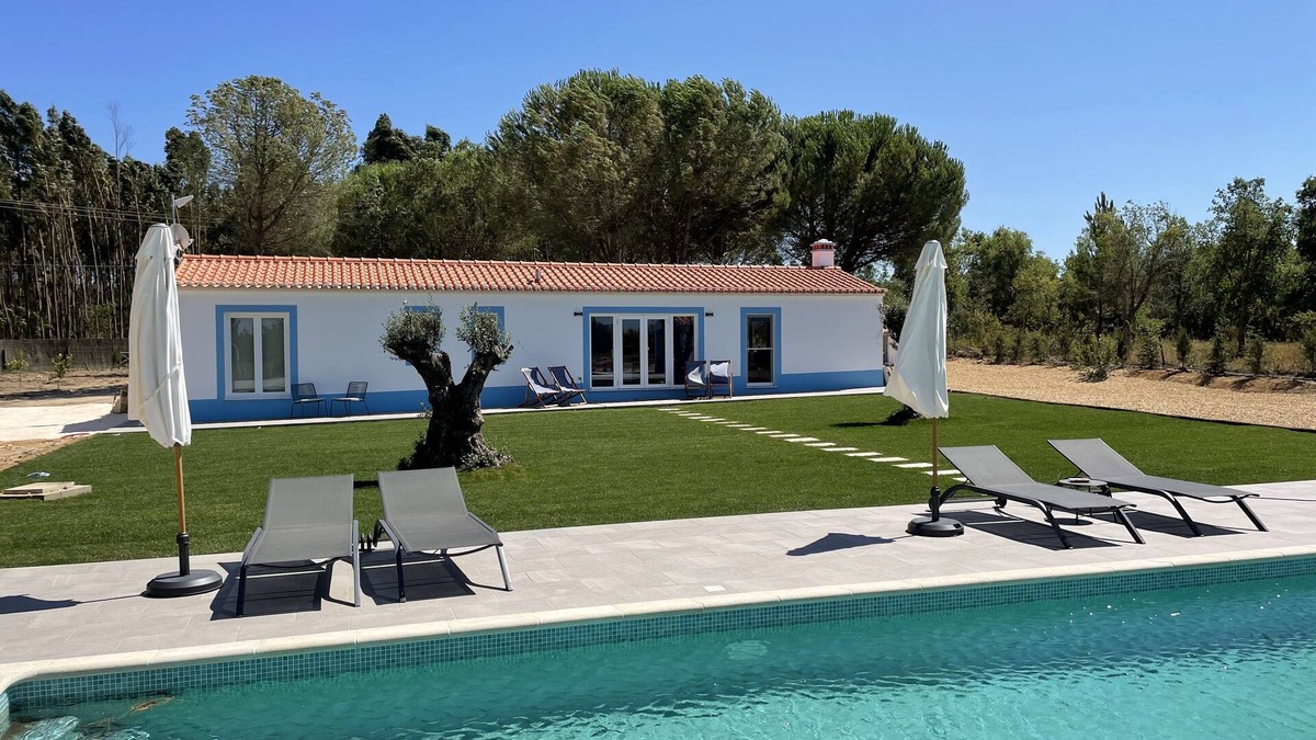 Sao Teotonio House | Serene house with pool in a private pine forest