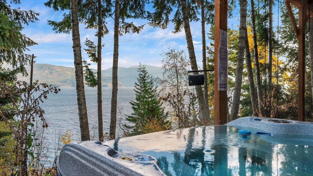 Sagle House | Serene Lake House | Hot Tub + Breathtaking Views!