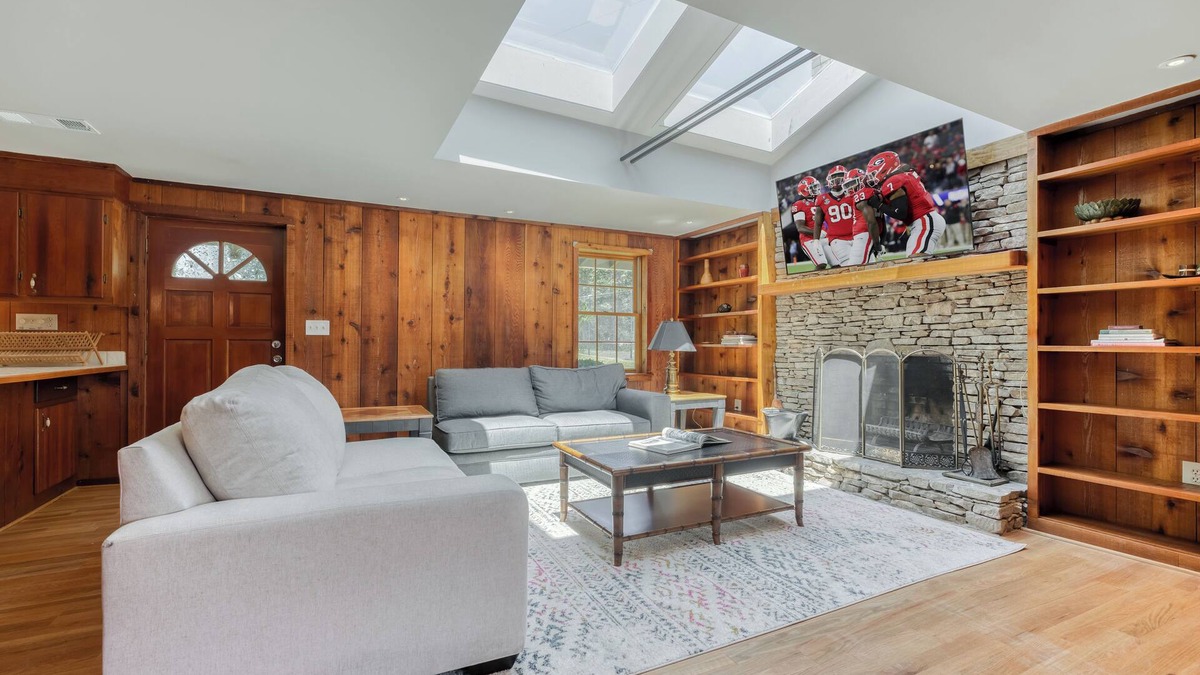 Gainesville House | Serene Lake Oasis ~ King Bed