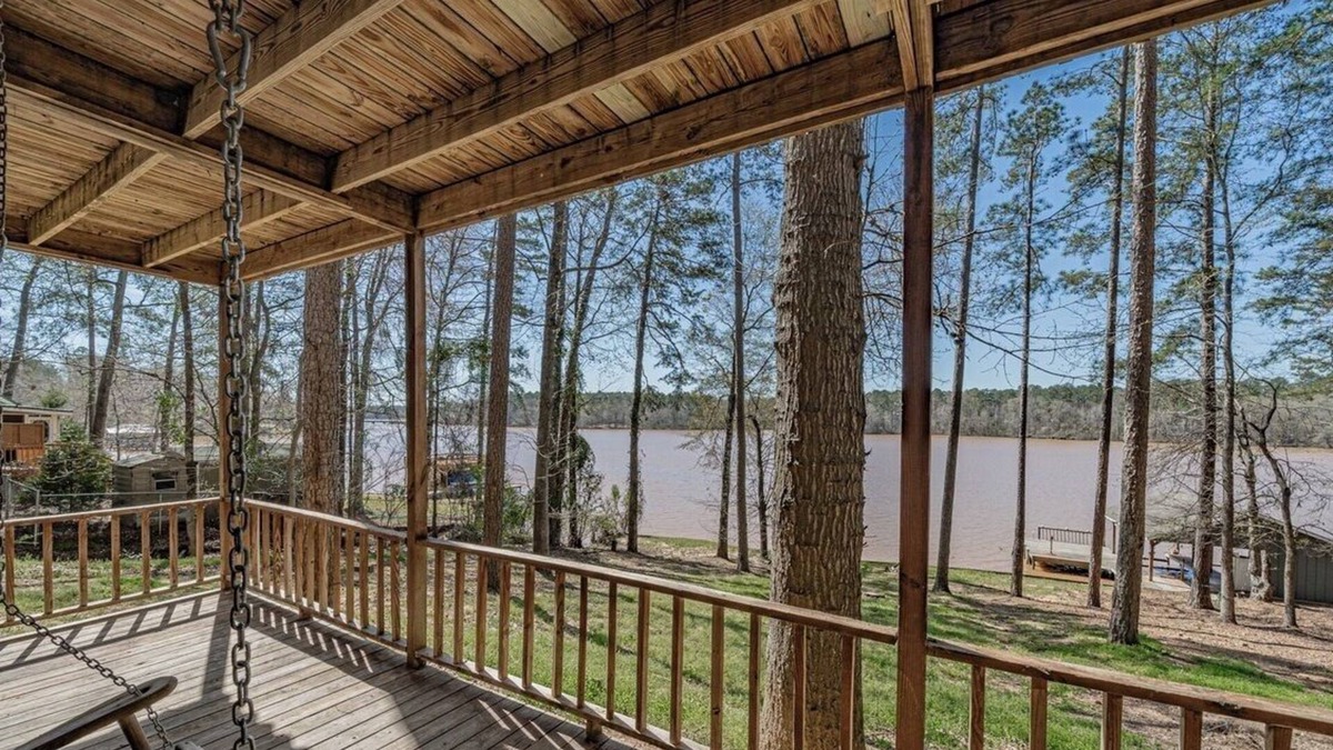 Eatonton House | Serene Lakefront Getaway on Lake Sinclair