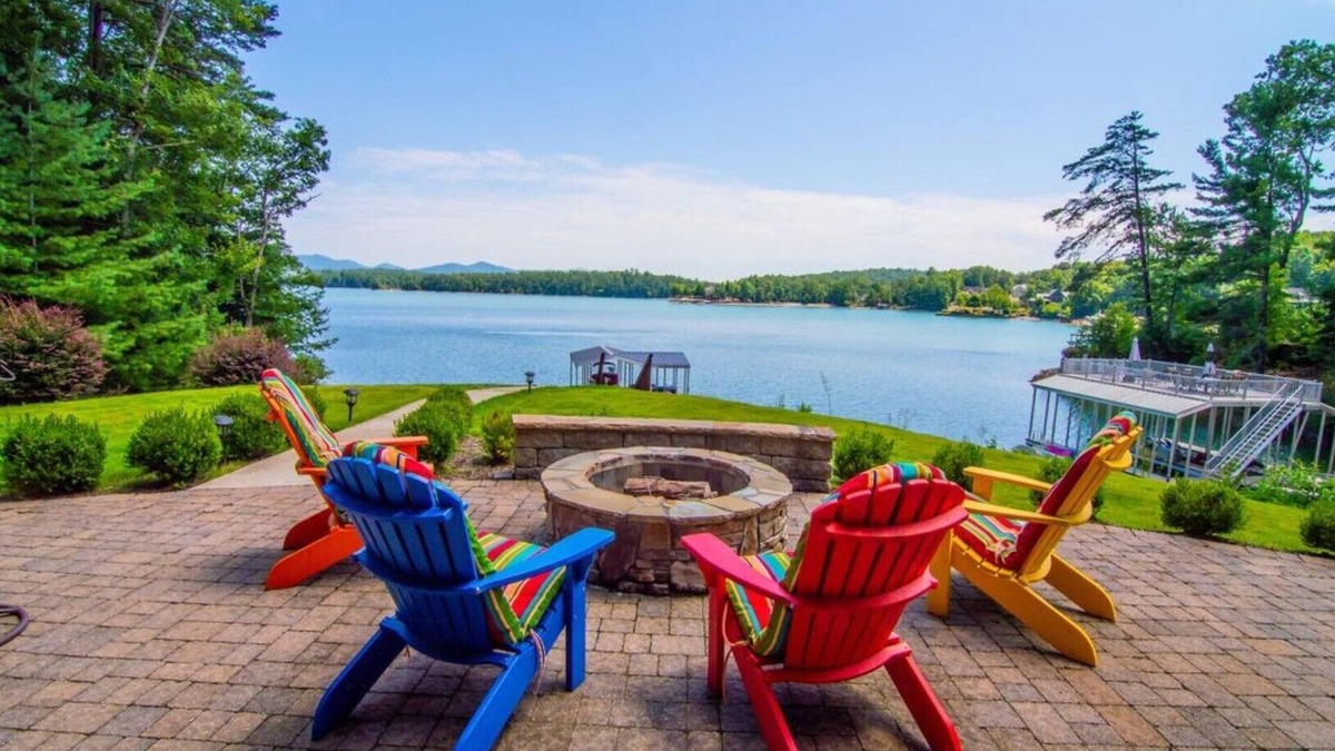 Blairsville House | Serene lakefront property on Nottely Lake in North Georgia Mountains