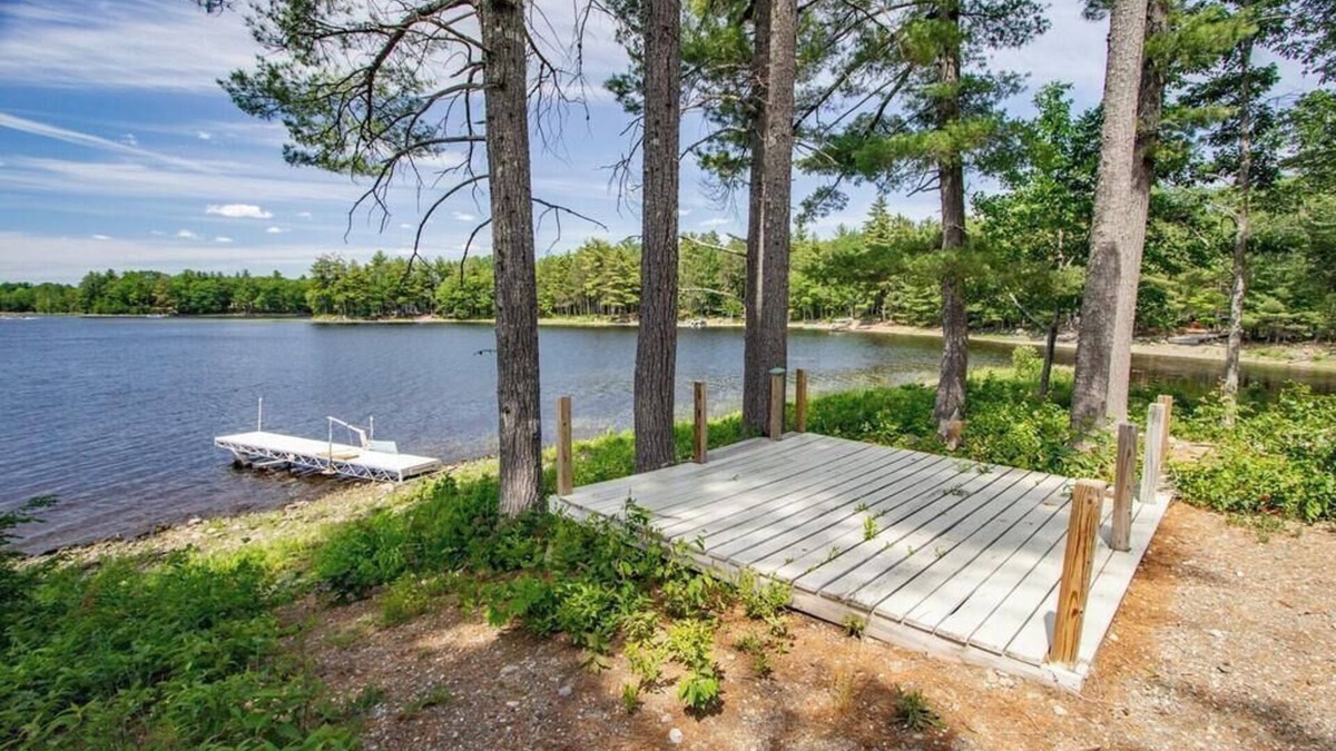 Eddington House | Serene Lakefront Retreat - 3 bedroom, pet-friendly, private, boat access