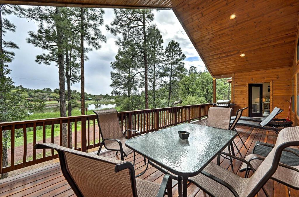 Pinetop-Lakeside House | Serene Lakeside Cabin with Decks and Edler Lake Views!