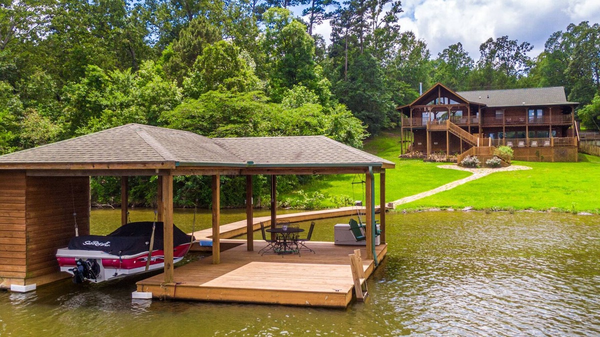 Dogwood Cabin | Serene Lakeside Getaway