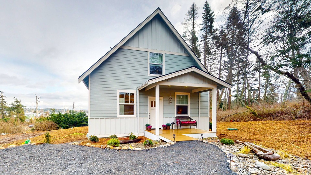 Lummi Island House | Serene Lummi Island Retreat with hot tub, stunning water & Mt. Baker Views