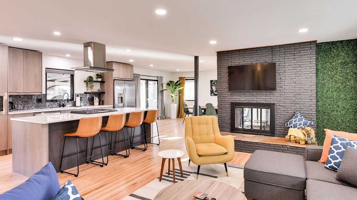 South Central Omaha House | Serene Mid-Century Modern Escape