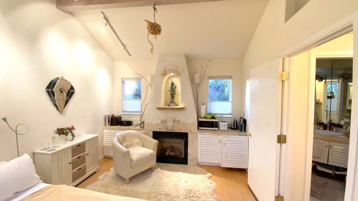 Merriewood Cottage | Serene Montclair Getaway