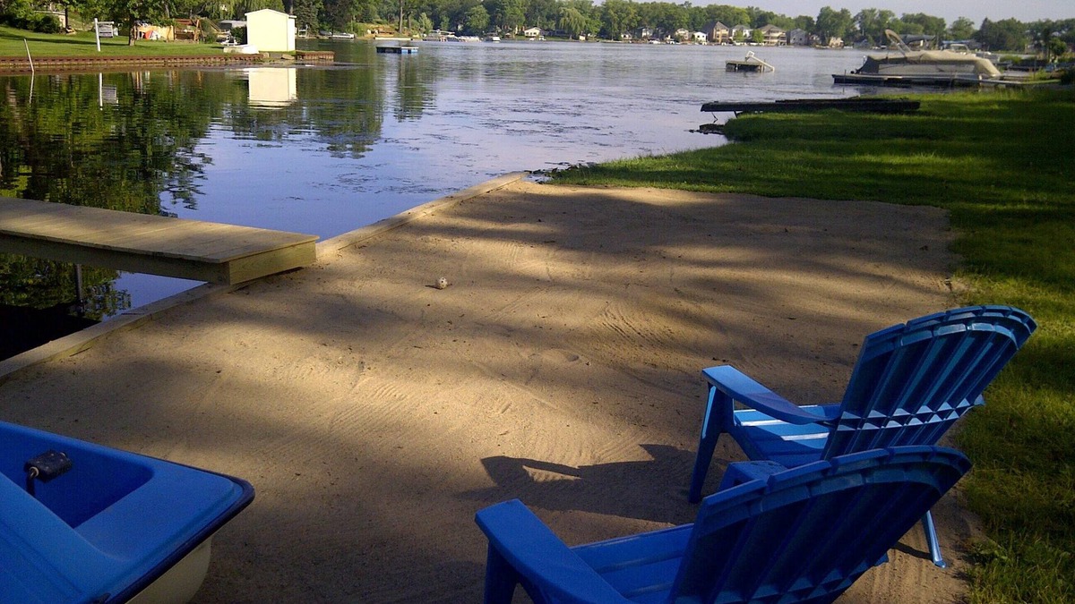 Oxbow House | SERENE & QUIET-Huge Deck!-Free Kayaks & Paddle Boat! PETS! AUGUST Specials!