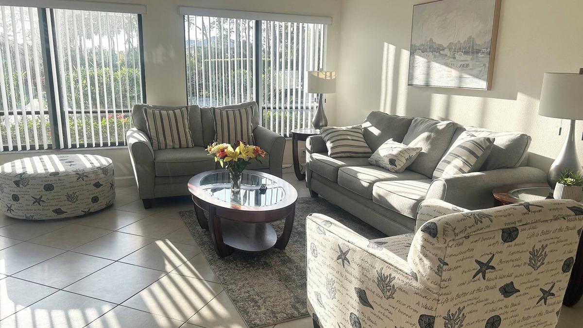 Vamo House | Serene retreat awaits at prime location in charming Timberwoods/Village des Pins