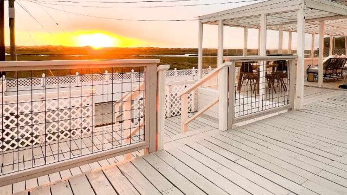Moss Landing House | Serene river view & beach walk, near Monterey Aquarium, Laguna Seca, Santa Cruz