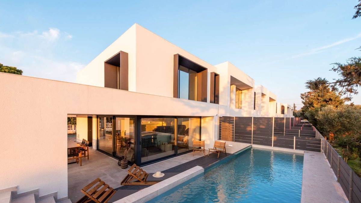Nea Iraklia Villa | Serene seafront homes