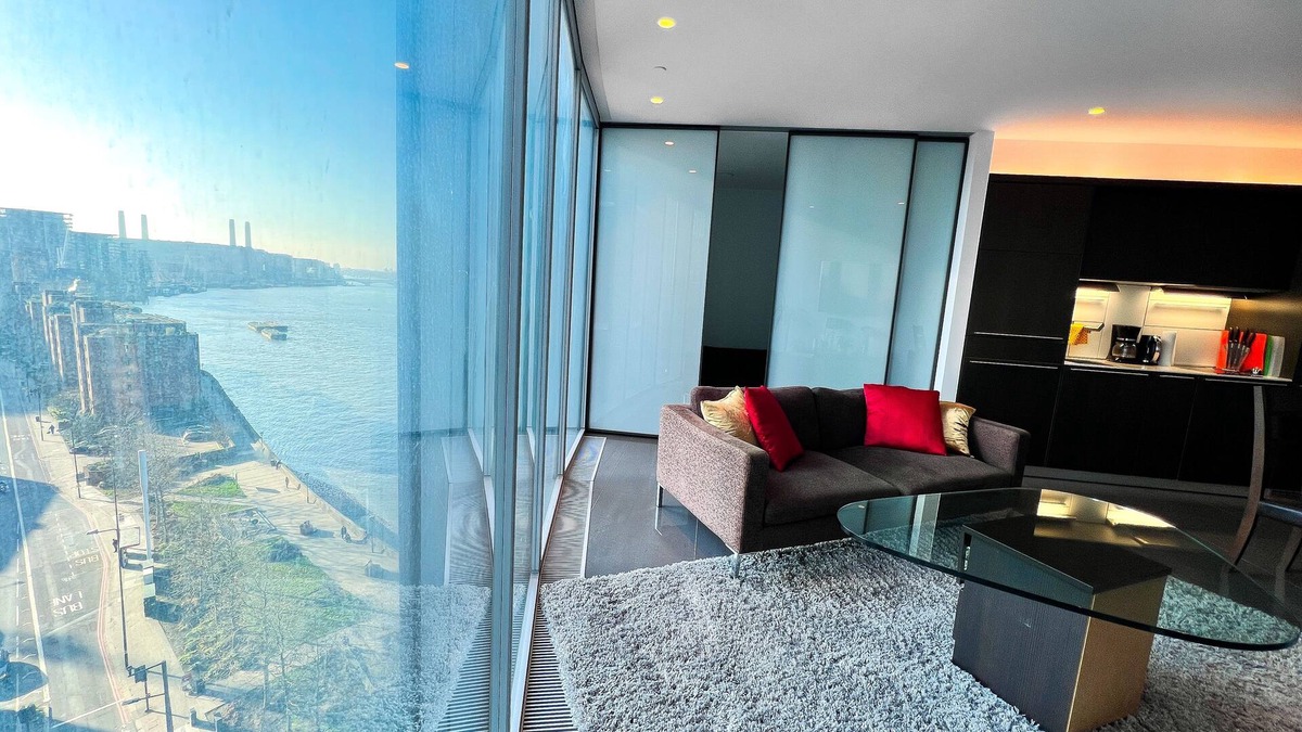 Vauxhall Apartment | Serene & Spacious River View ~ VIP Luxury suite