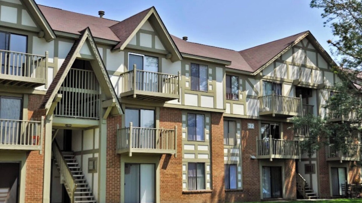 Wixom Apartment | Serene Stay:Near Freeways & City Excitement