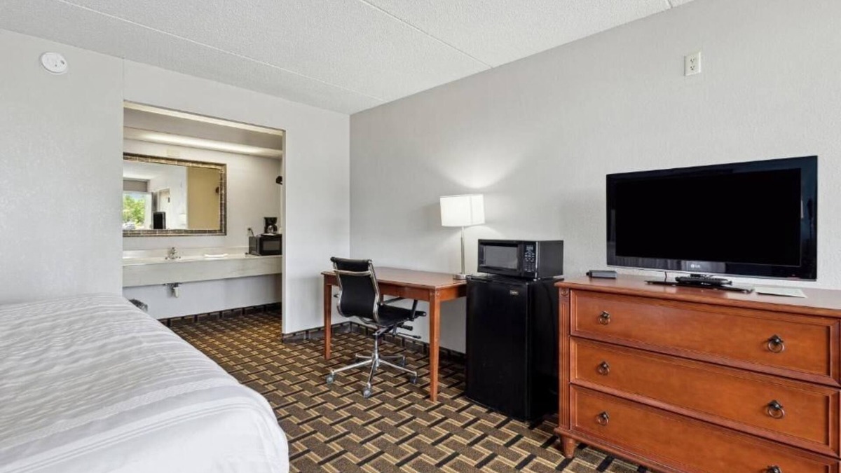Greeneville Hotel | Serene Stay Near Jordan Knob, Free Parking, Pet Friendly