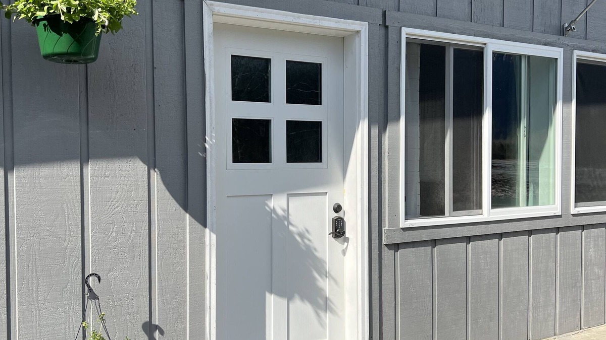 Mendenhaven Apartment | Serene Studio overlooking the river