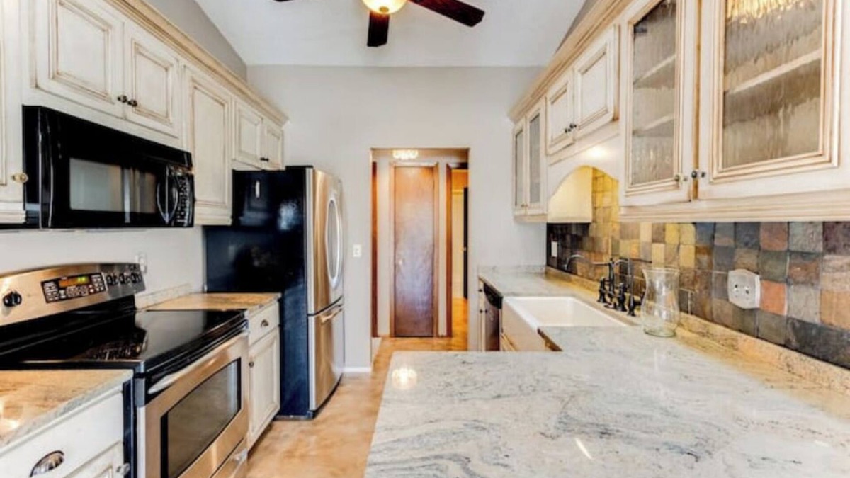 Eden Prairie House | Serene & stylish living space.nn