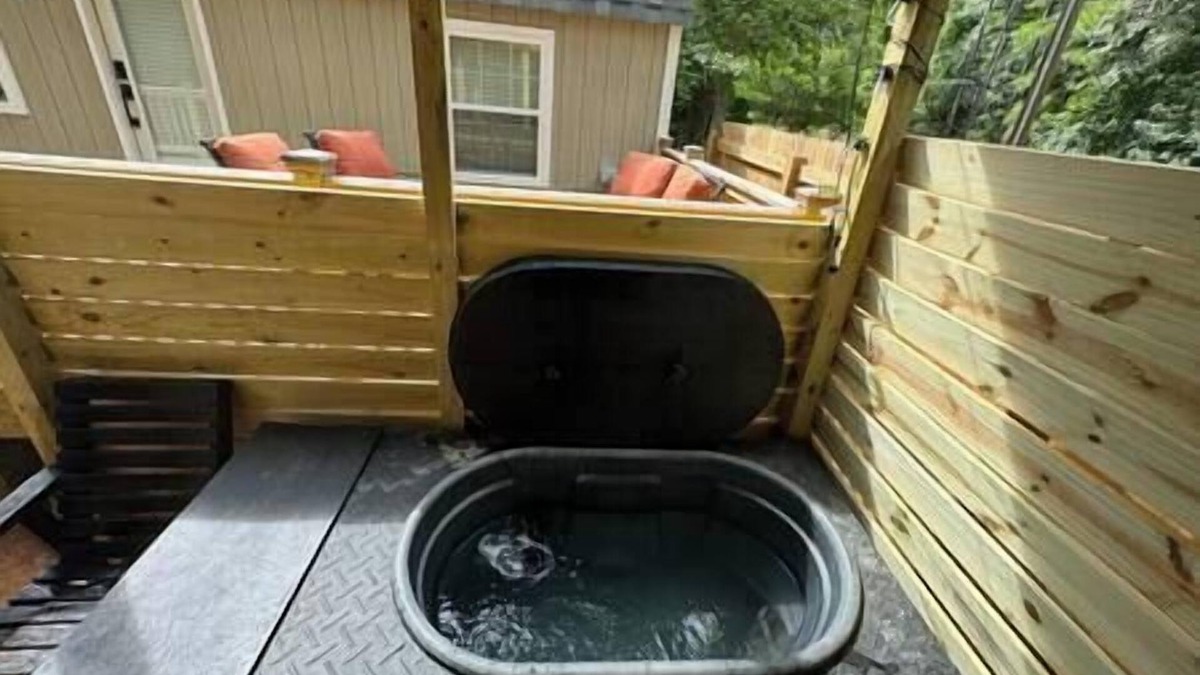 Sanford House | Serene Tiny Home Oasis: Sauna & Cold Plunge