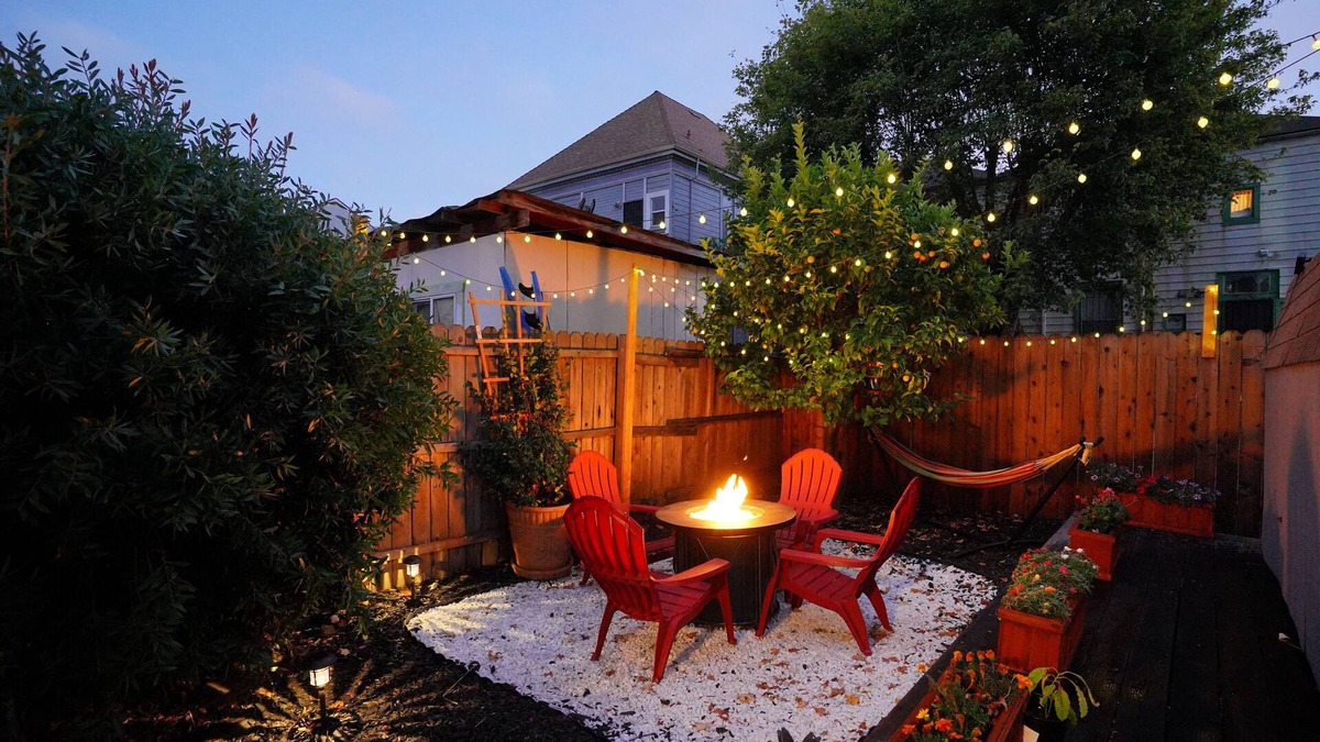 Oak Center House | Serene Uptown Retreat CL Train, Convention Center & Fox THE, w/BBQ & Garden