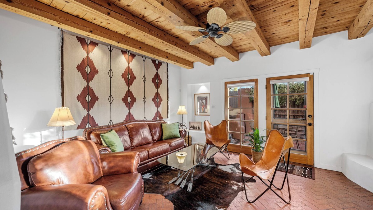 South Capitol House | Serenidad - Walk Everywhere, Kiva Fireplace