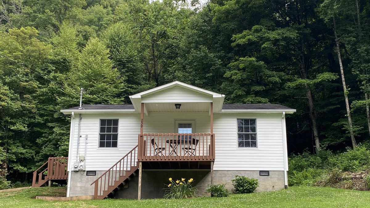 Roan Mountain Cottage | Serenity and Seclusion in Roan Mountain, TN