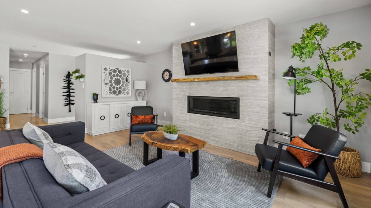 Brentwood Bay House | Serenity By The Bay