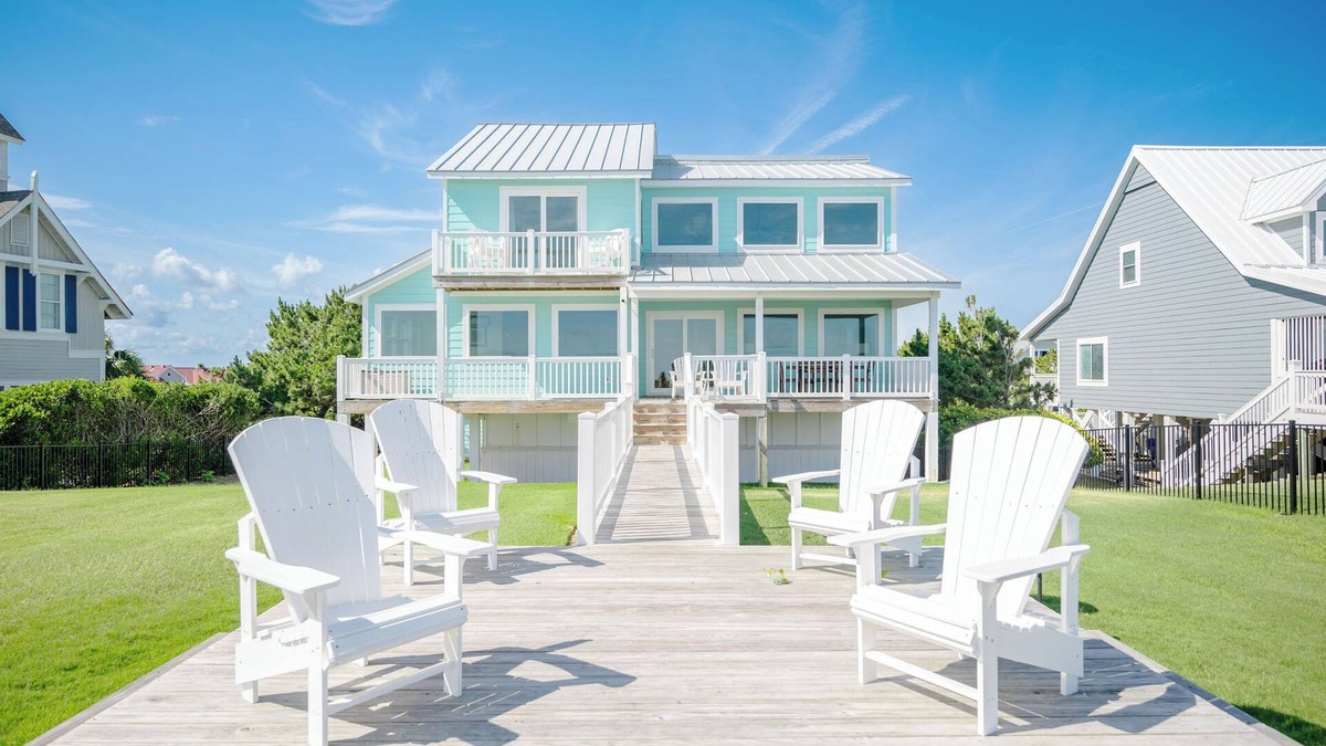 Caswell Beach House | Serenity by the Sea: Nostalgic Oceanfront Home with Room for the Whole Family