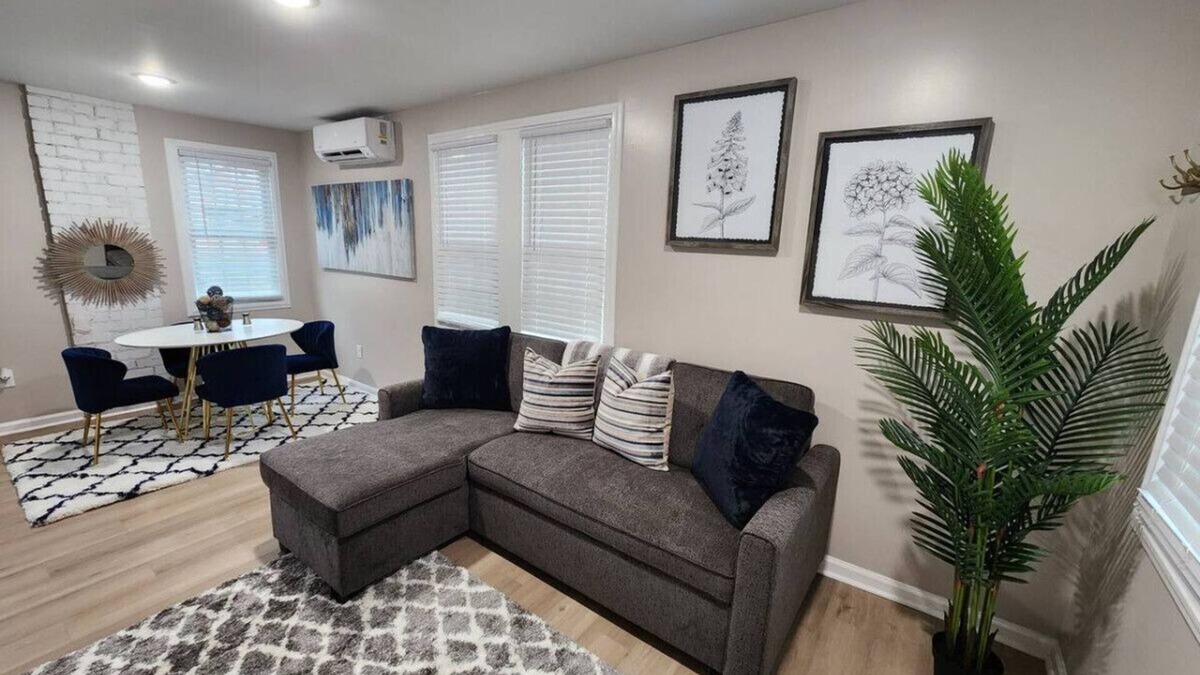 Midtown House | Serenity Carriage Retreat