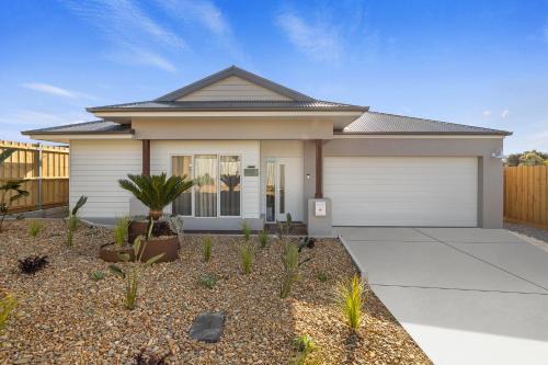 Warrnambool House | Serenity Escape - Designer Luxury Retreat with Private Sauna