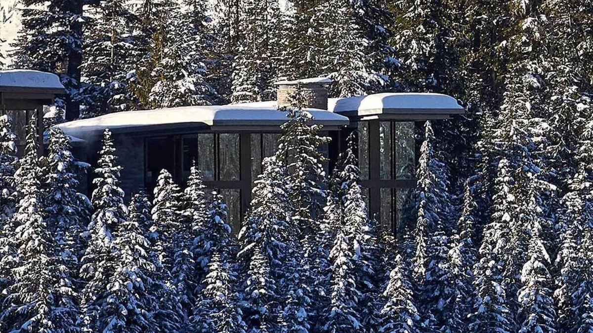 Whistler Creekside Ski Chalet | Serenity Estate Kadenwood | Ski-In Out, Hot Tub, Pool Table, Cinema Room