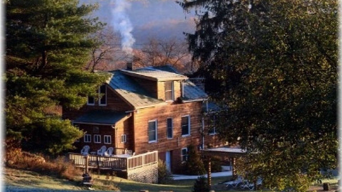 Rockwood House | Serenity Falls Charming home w/stone wood fireplace. Close to 7 Springs Resort