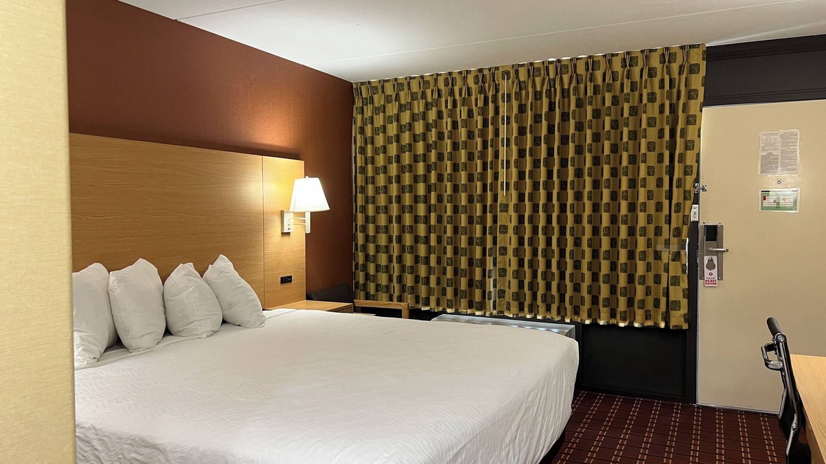 Sweetwater Hotel | Serenity Inn