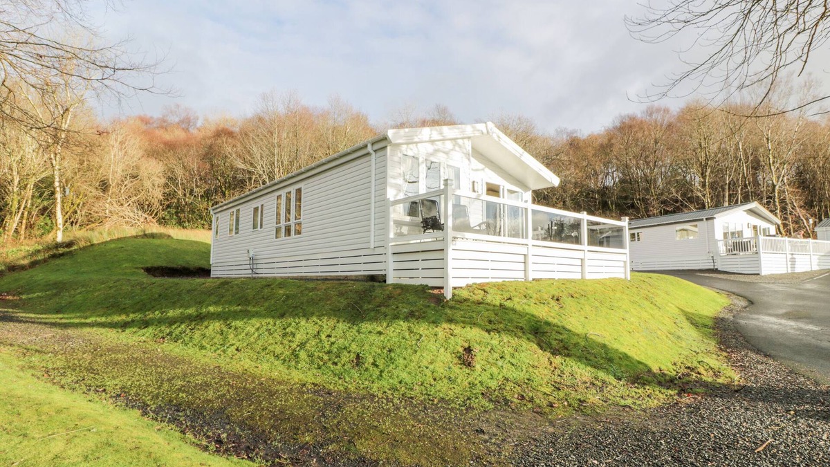 Wemyss Bay Cottage | SERENITY LODGE, family friendly, with a garden in Wemyss Bay
