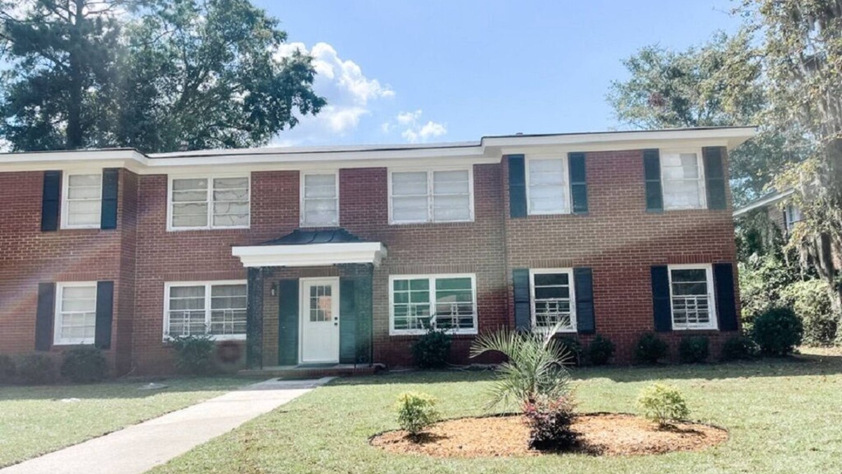 Midtown Apartment | Serenity near Forsyth Park: Timeless 2BR/1BA