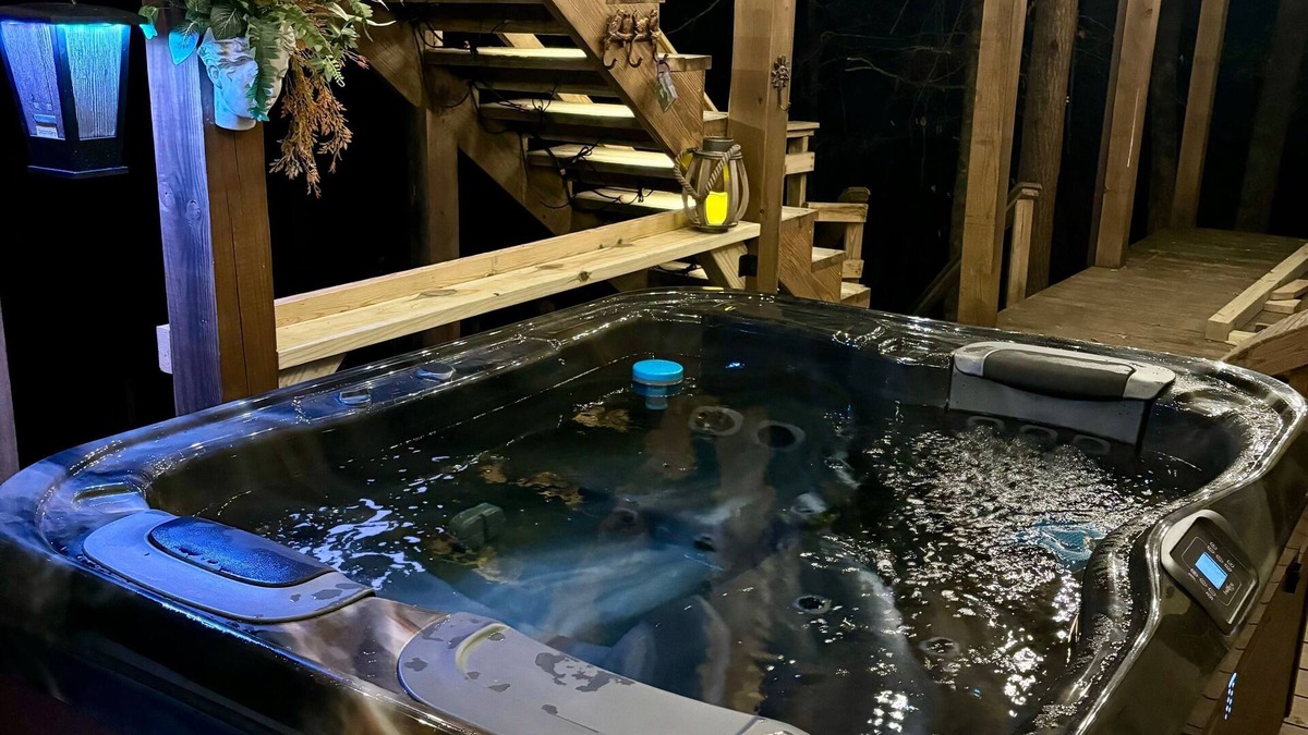 Deep Gap Cabin | Serenity Now (formerly Bennett's Bungalow) - Family and pet friendly, hot tub, f