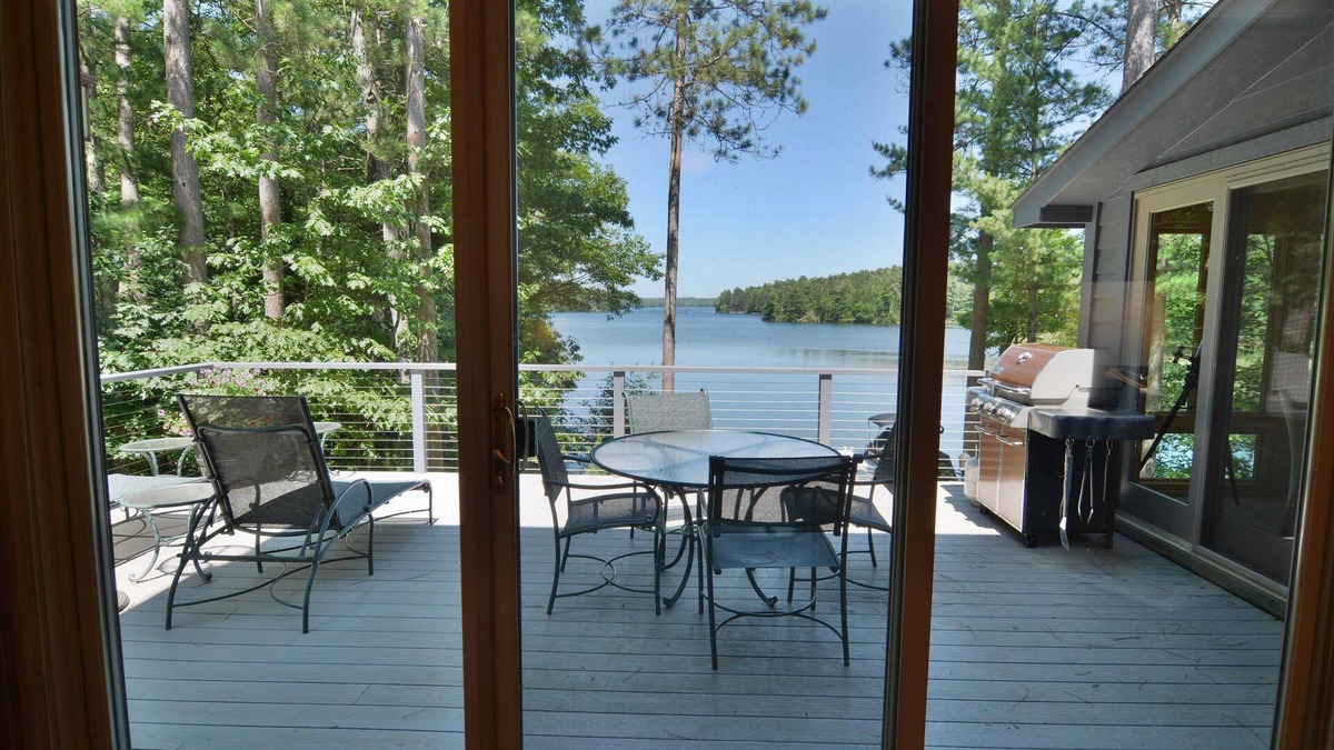 Cable House | Serenity On Lake Owen 5 Bedroom Hotel Room by RedAwning