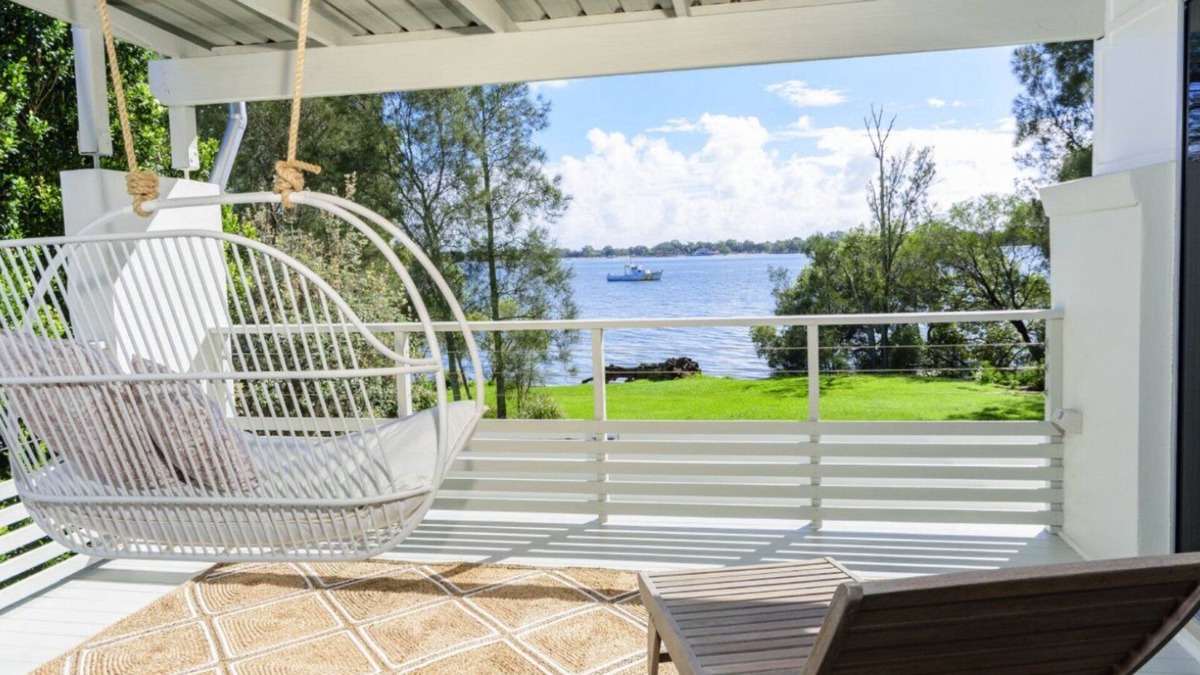 Sandstone Point House | Serenity on Spinnaker