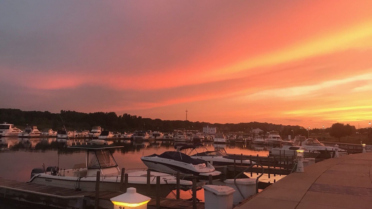 Portage Condo | Serenity on the Shores - with easy transport to Chicago/SouthShore across the St