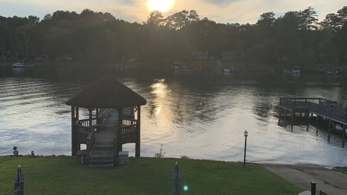 Prosperity House | SERENITY PLACE - 3 BR 2 BA home, sleeps 8, on gorgeous Lake Murray