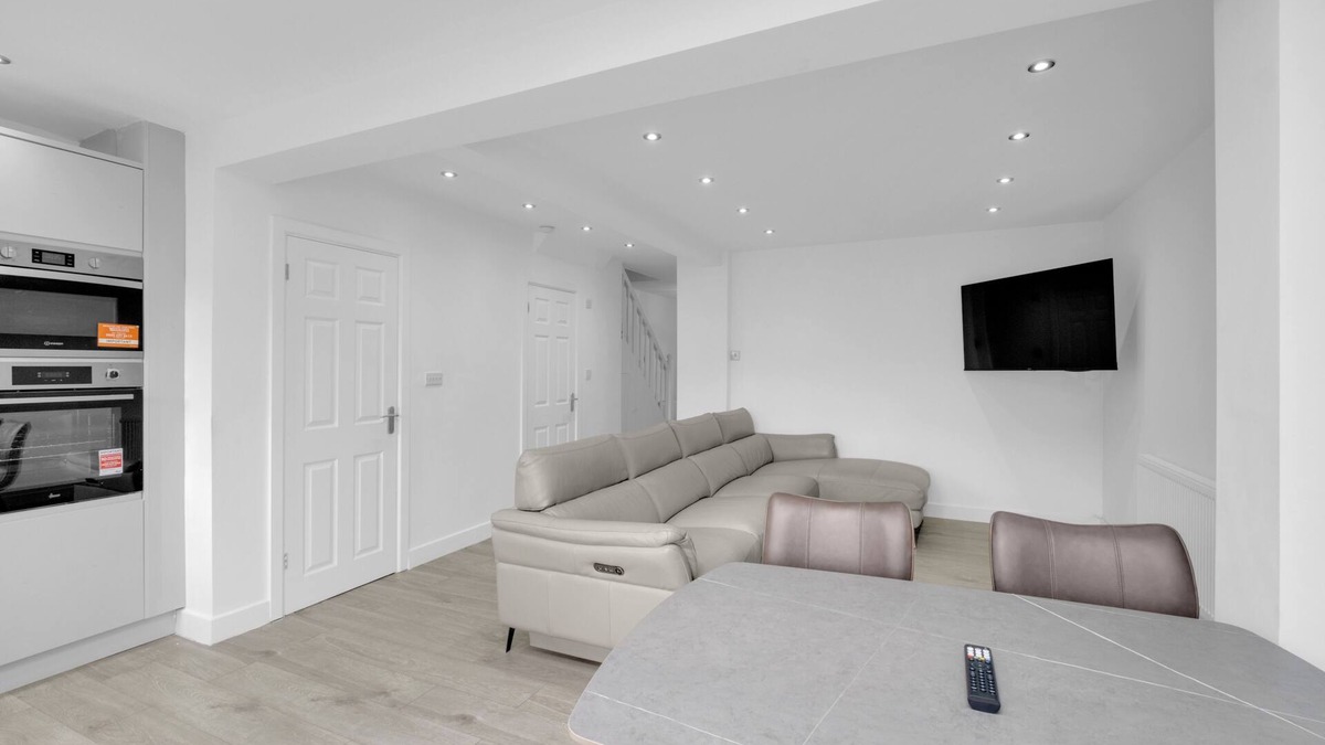 Dagenham House | Serenity Retreat in Dagenham