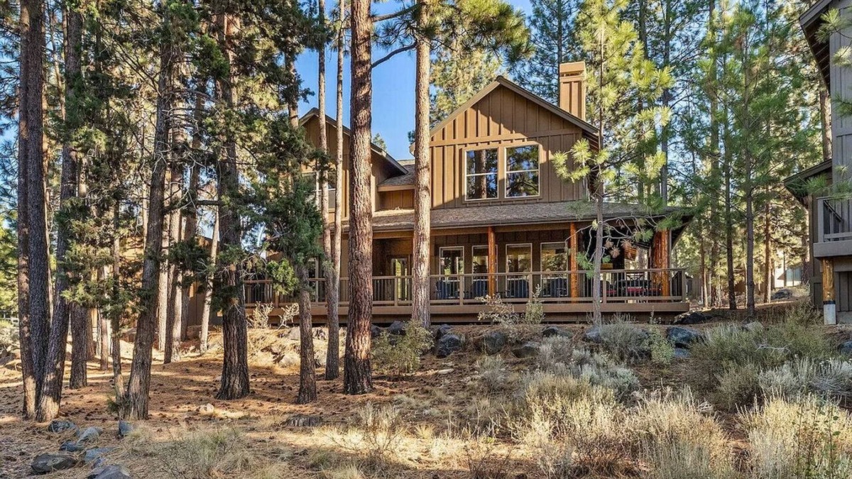RiverWild Apartment | Serenity Retreat: Near Mt. Bachelor with Pool, Spa, River & Outdoor Trails