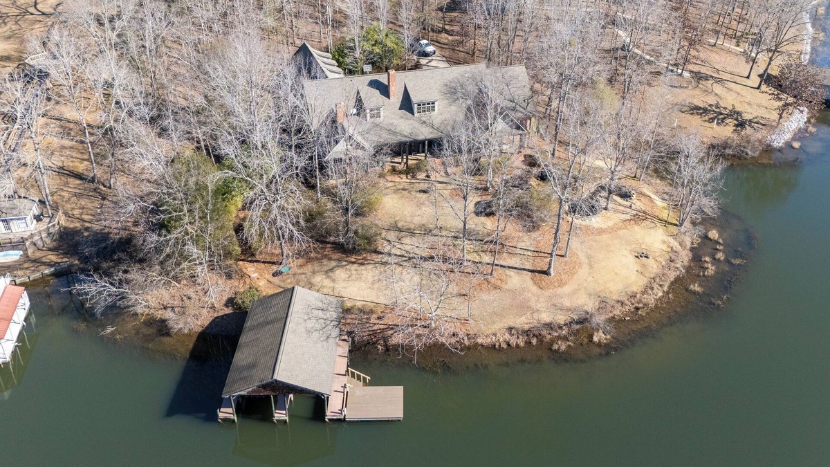 Northport House | Serenity Shores Lakehouse – Stunning 5-Bedroom Retreat with Breathtaking Views