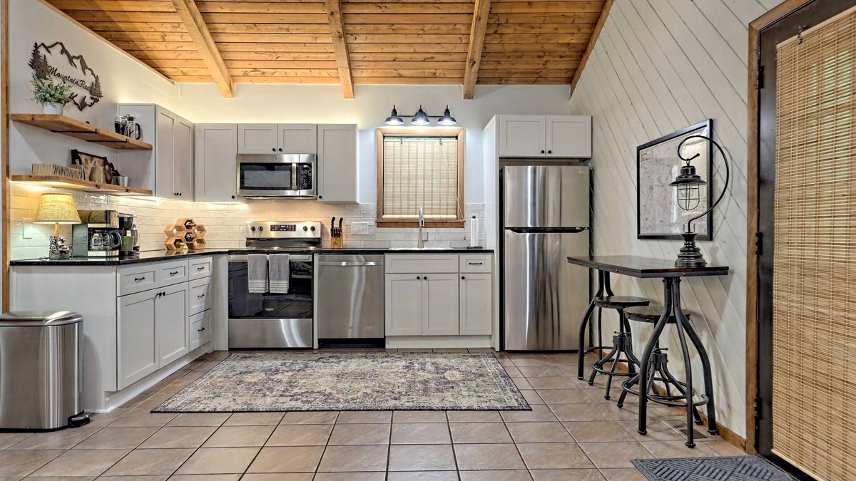 Blairsville Cabin | “Serenity Wow!” Cabin on the Creek Close to Town