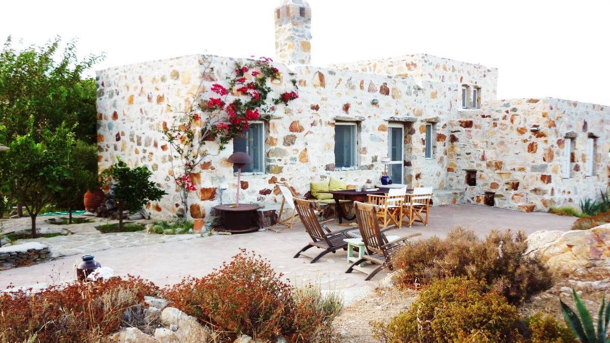 Ramos House | Serifos The Writer's Home, an off grid treat, 3min walk down to the beach Karavi