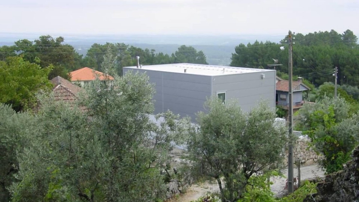 Meada House | SERRA DO CARAMULO: A look to the East