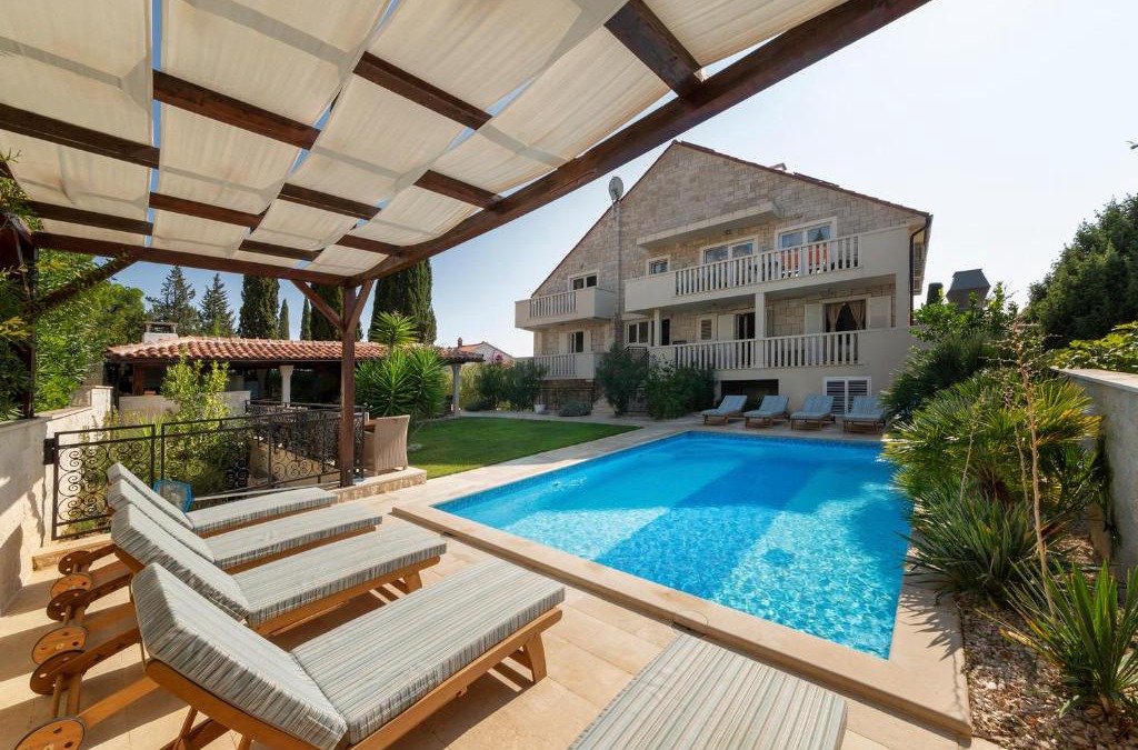Bol Bed & Breakfast | Serviced Family Suite by the sea, Mezaninе lеvеl
