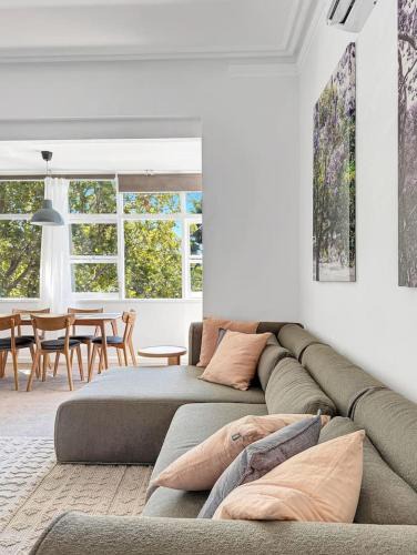North Sydney Apartment | Serviced Luxury Condo, Parkside, moments to metro