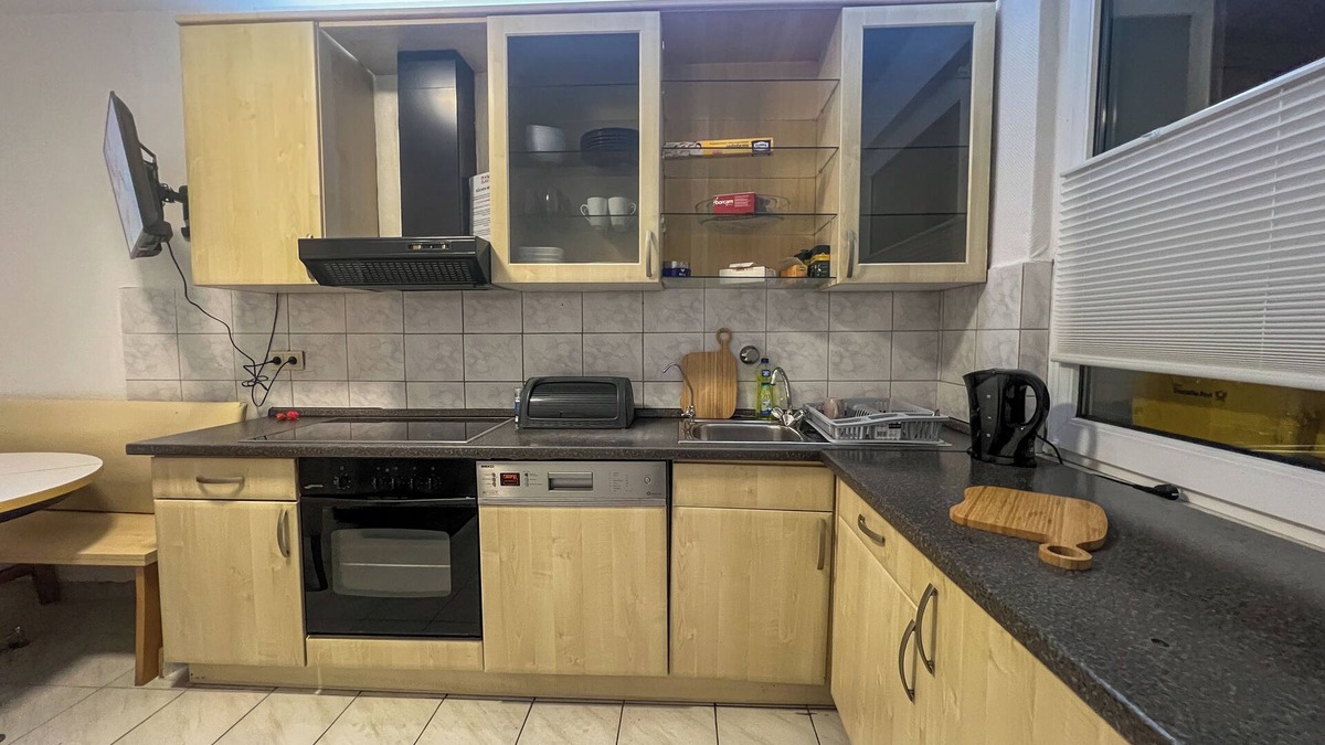 Marxloh Apartment | Serviceroom24 - Apartment 5 in Duisburg Wlan - Smart-tv - 24-7 Check-in