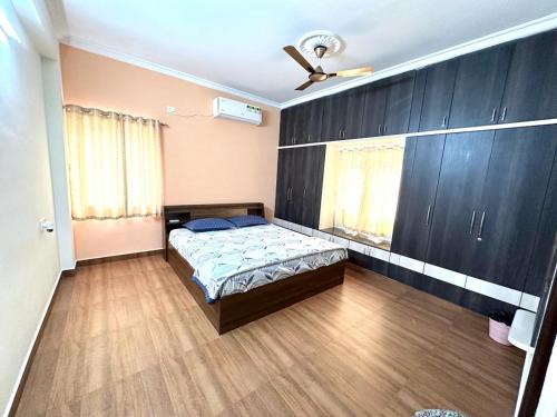 Kukatpalli Apartment | Servostay KPHB Phase 15 New Stunning 3 BHK - 3rd Floor