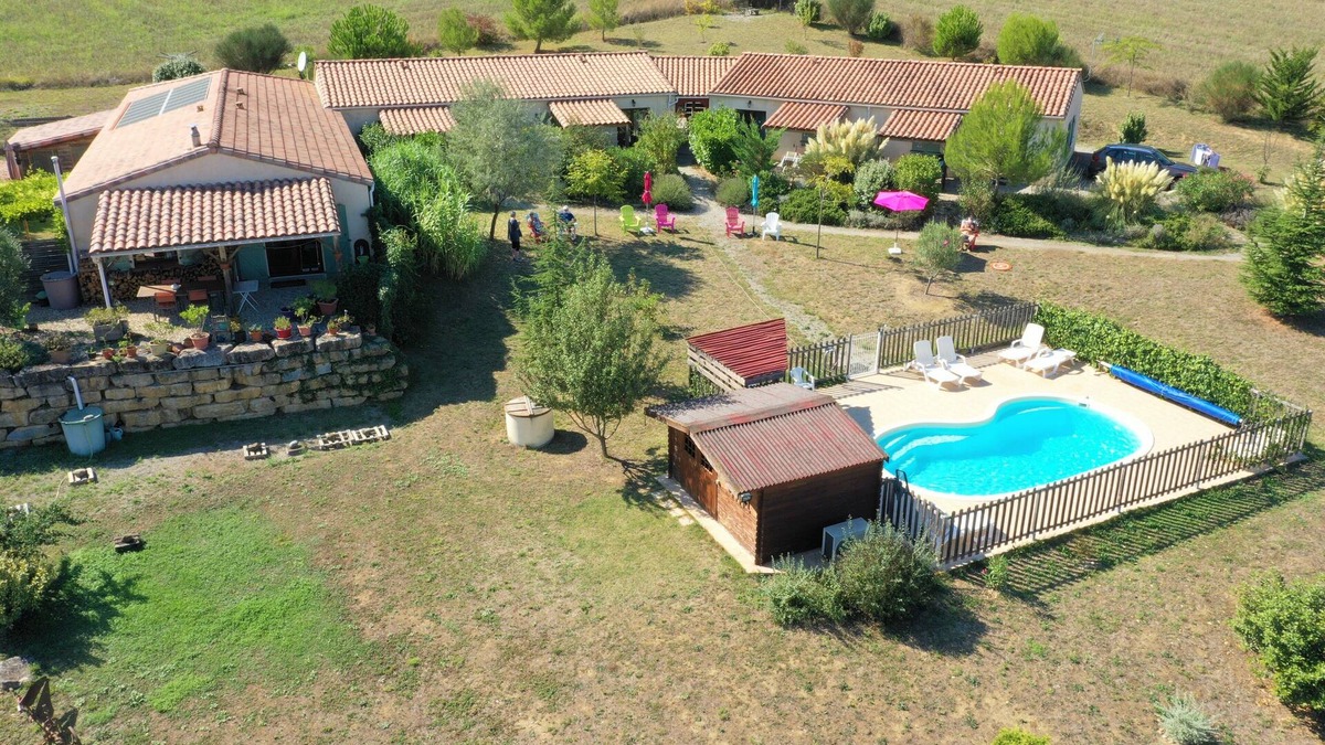 Tourreilles Cottage | Set of 4 3* gîtes with private pool for 16 people in the middle of the vineyards.